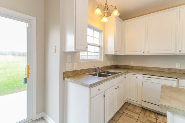 Building Photo - 1225 Hampton Park Dr