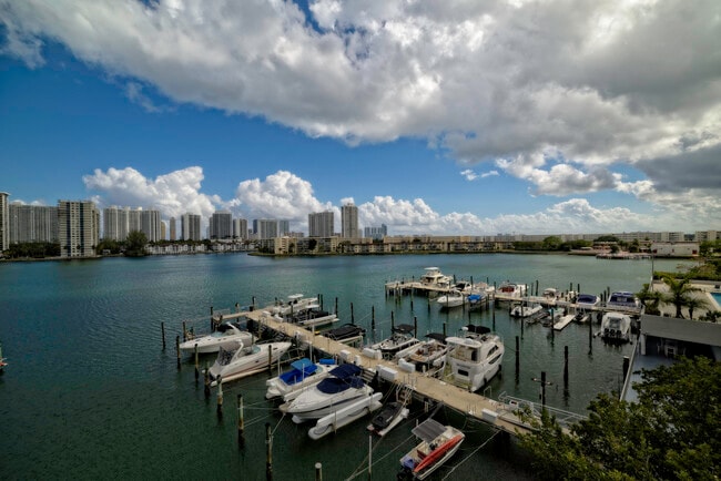 Building Photo - 18081 Biscayne Blvd