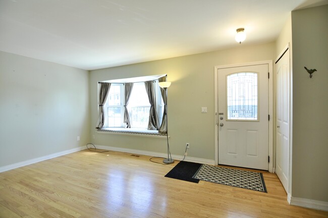 Building Photo - 3479 Burbank Dr