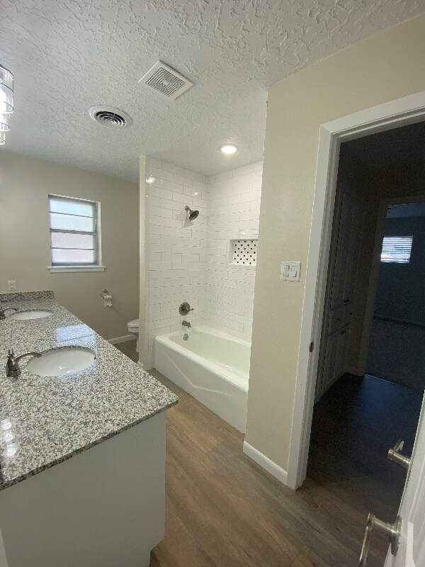 Building Photo - 1417 Claremont Terrace