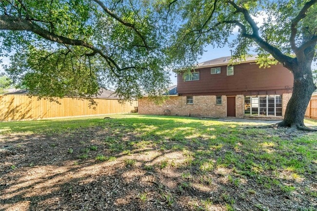 Building Photo - 11610 Hillcroft Ave