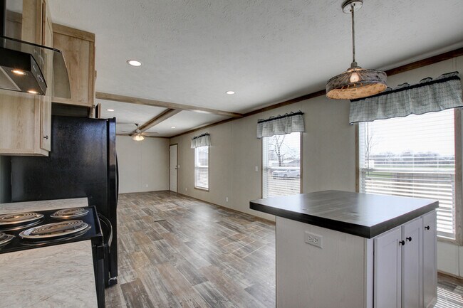 Building Photo - 5233 Clarksville Rd