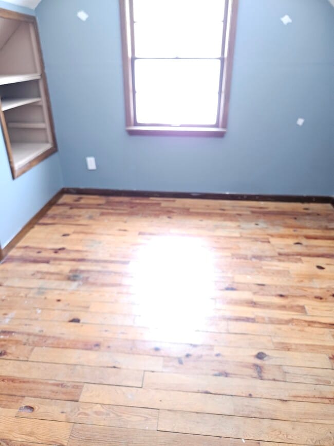 Building Photo - 18990 Raymond St