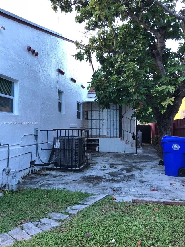 Building Photo - 76 NE 48th St