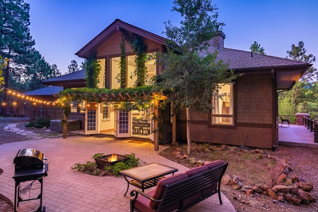 Building Photo - 4955 Hidden Hollow Rd