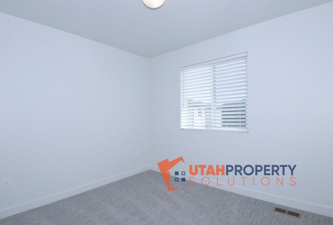 Building Photo - 1036 W 430 S