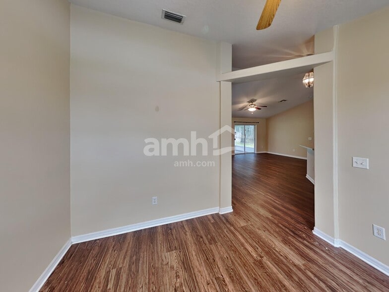 Building Photo - 1322 Lake Idamere Blvd