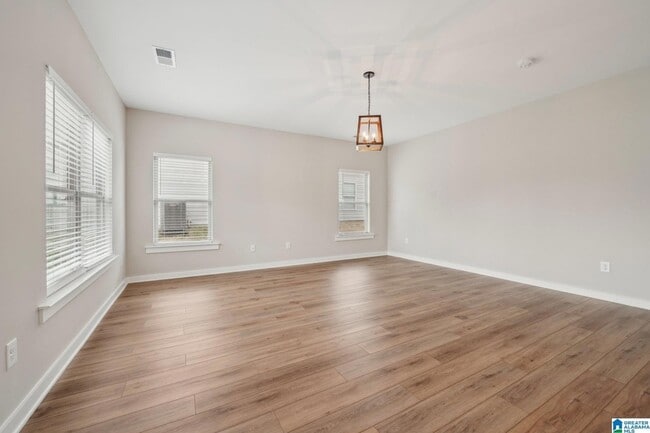 Building Photo - 559 Troubadour Ln