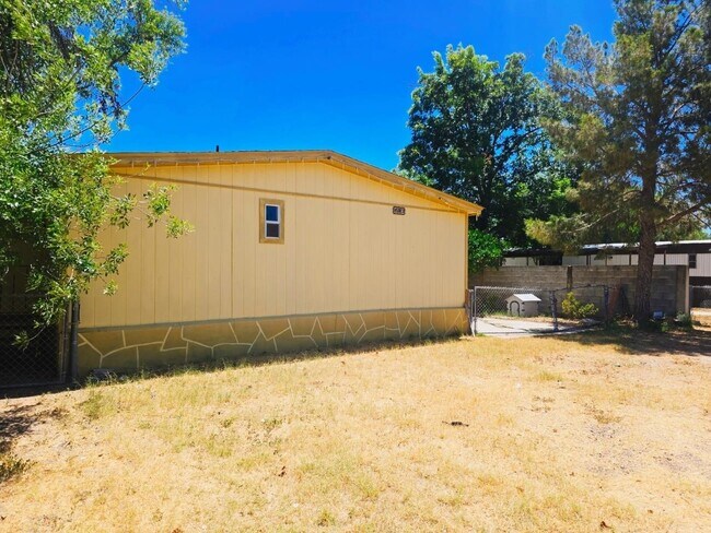 Building Photo - 603 Lobo Loop