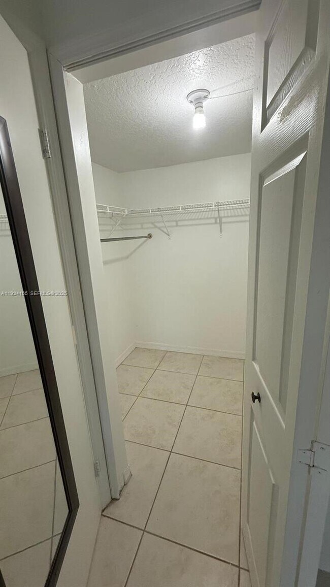 Building Photo - 1251 SE 28th Ct