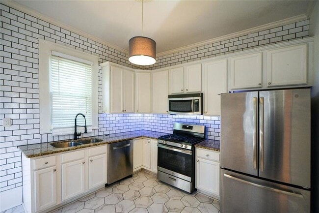 Building Photo - 404 Ormond St SE
