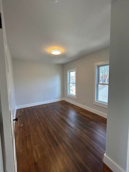 Building Photo - 6 Holmes, 2