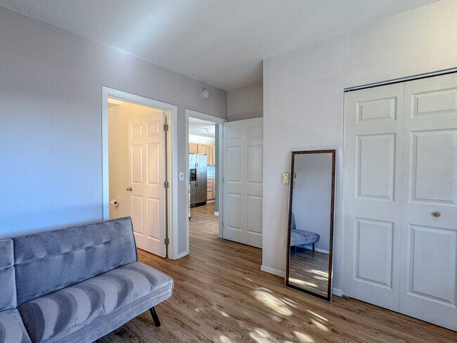 Building Photo - Top Floor Northgate 2 bed/2 bath Condo, $2...
