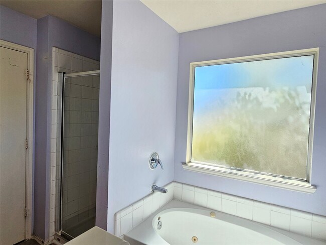 Building Photo - 9119 Regents Cove Ct