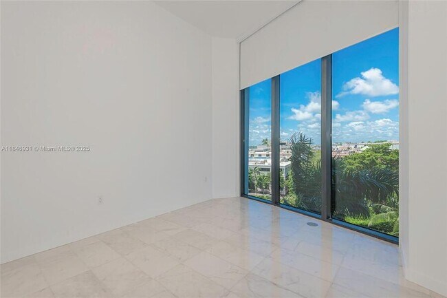 Building Photo - 2821 S Bayshore Dr