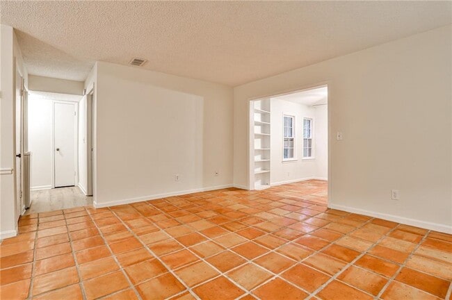 Building Photo - 149 Lablanc Way NW