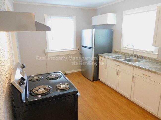 Building Photo - 201 Sheppard St