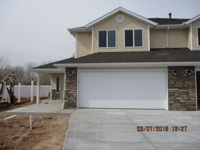 Building Photo - **Move-In Discount!** 3 Bedroom 2.5 - Twin Home in Gemini Meadows