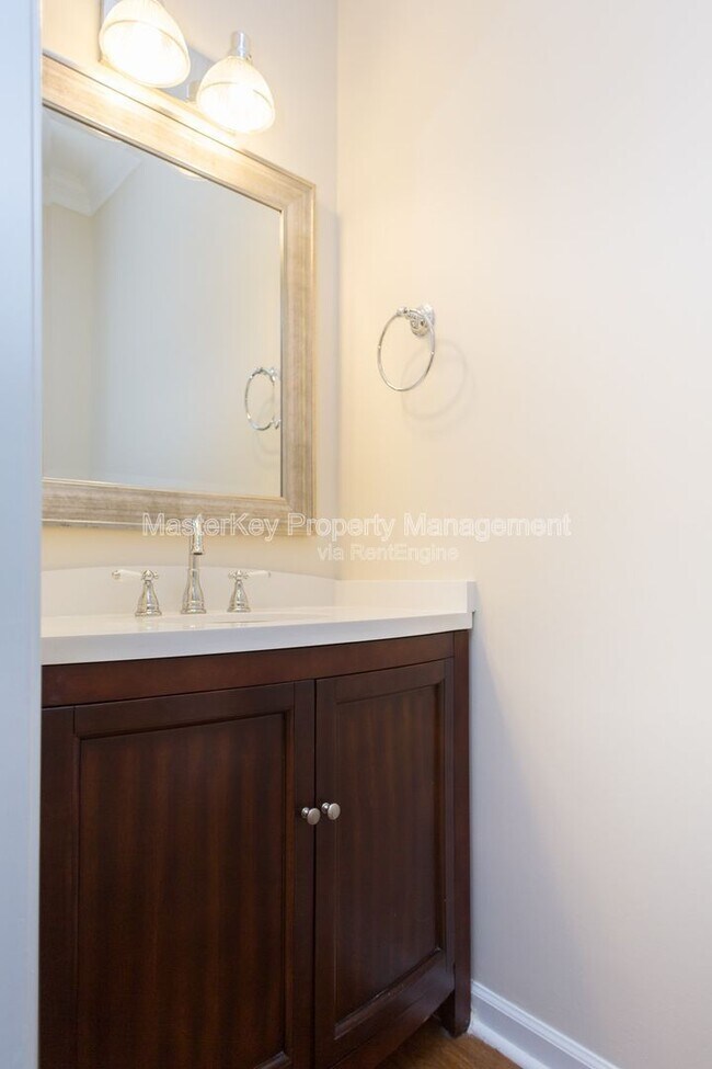Building Photo - 208 Pointe Crest Ct