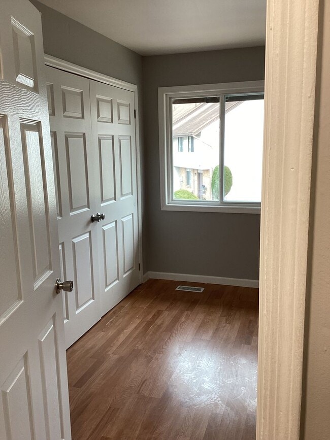 Building Photo - Three-Bedroom Townhouse Available Now