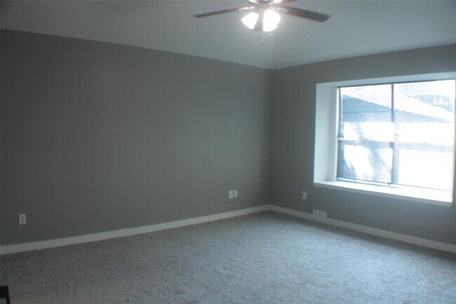 Building Photo - 14201 Kincheloe St