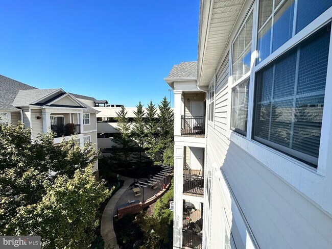 Building Photo - 12925 Centre Park Cir