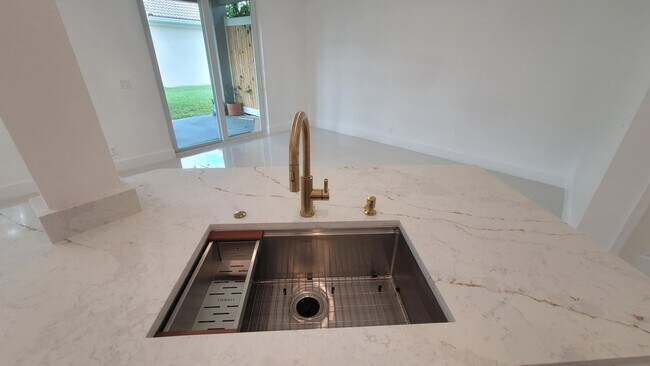 Building Photo - 2345 Spanish Wells