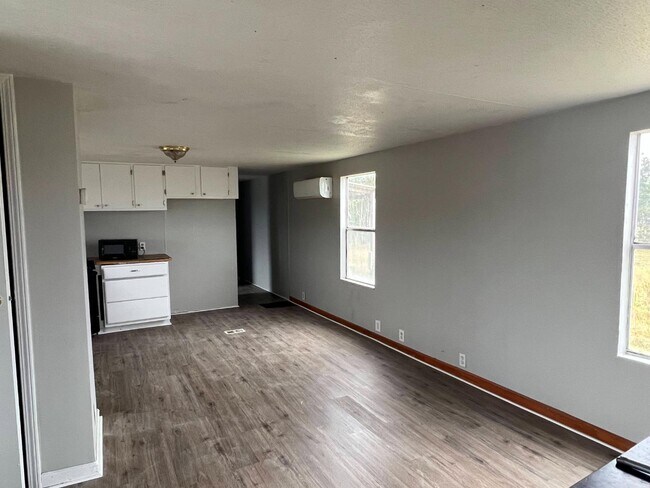 Building Photo - 43213 Claxton Cir