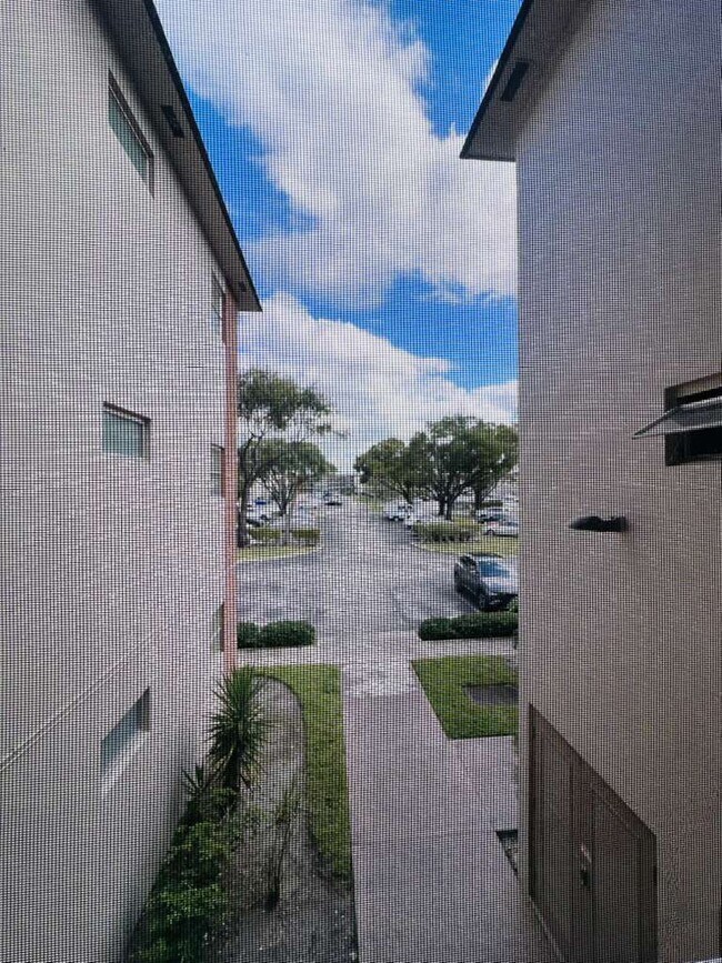 Building Photo - 2441 SW 82nd Ave