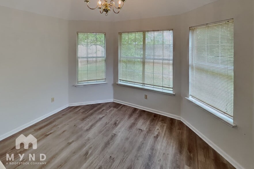 Building Photo - 275 Oakland Hills Dr