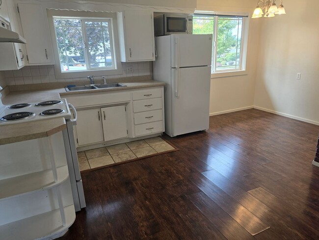 Building Photo - 3 bed 2 bath Family Home for Rent in Grant...