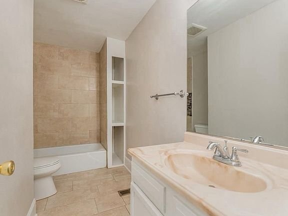 Building Photo - 3035 Ridgemeadow Dr