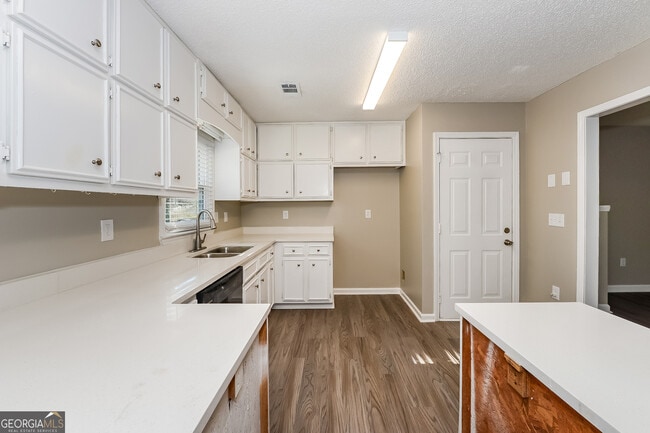 Building Photo - 105 Vesta Ct
