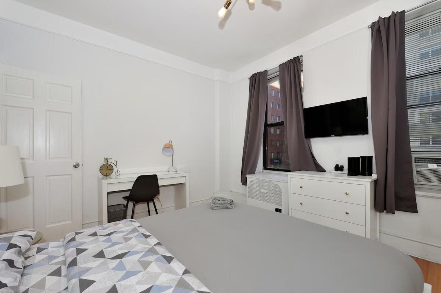 Building Photo - 444 First Ave Loop