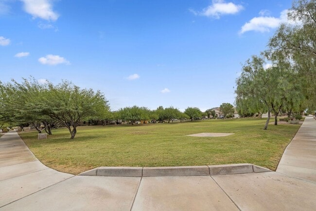 Building Photo - Beautiful 3 Bedroom Home in La Estancia & ...
