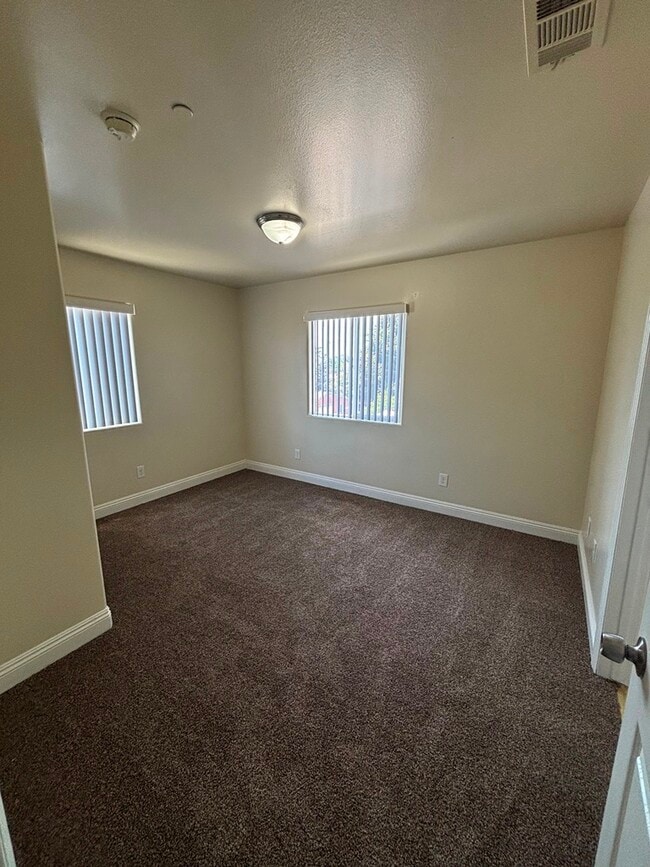 Building Photo - 204 W 78th St