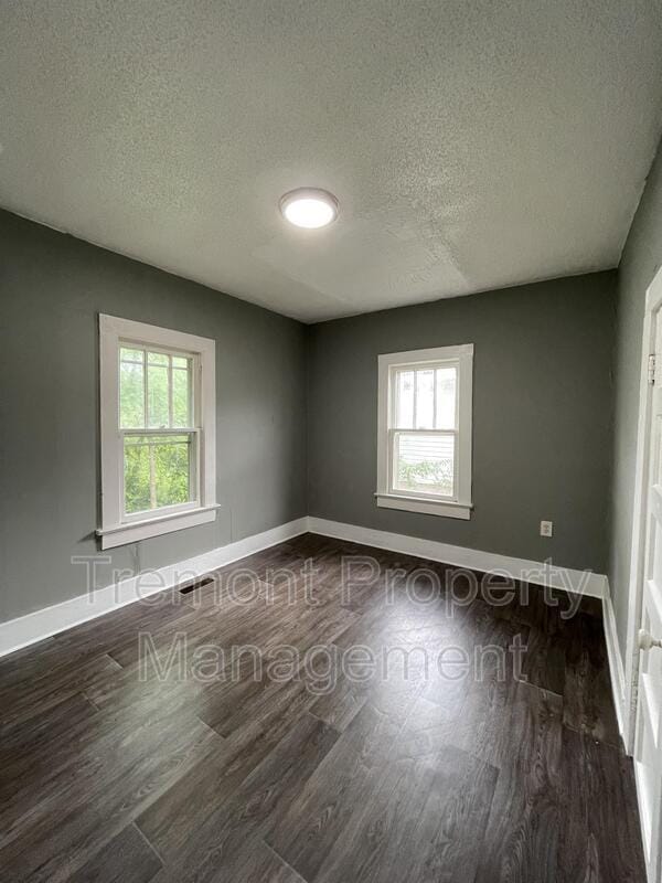 Building Photo - 2702 Woodside St