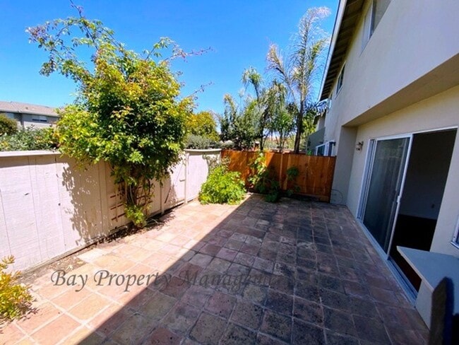 Building Photo - Rent Reduced! 3 bedroom Creekside townhouse, off Highway 68