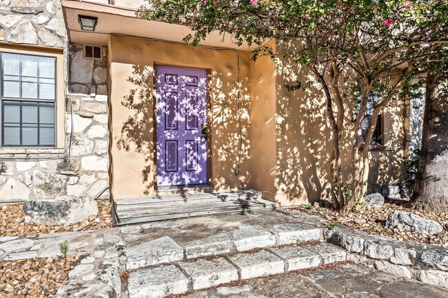 Building Photo - Charming 2-bedroom, 1-bath home $500 OFF R...