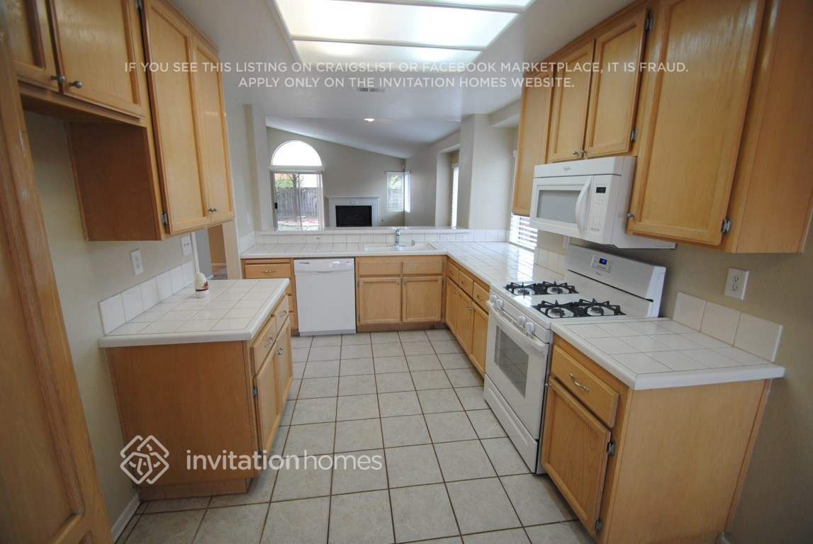 Building Photo - 40053 Adian Ct