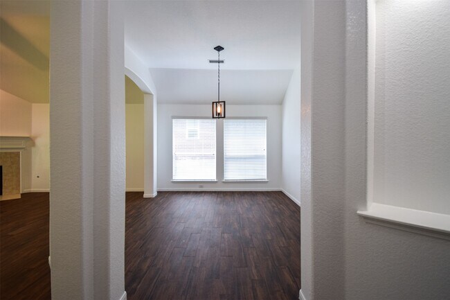Building Photo - 34 S Rambling Ridge Pl