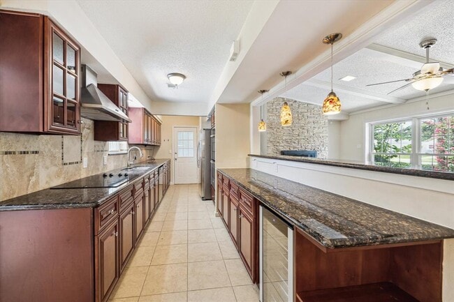 Building Photo - 10607 Longmont Dr
