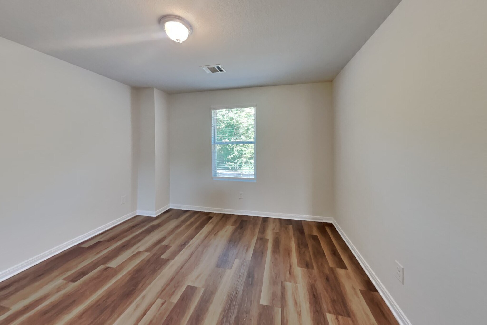 Building Photo - 15673 Del Norte Dr