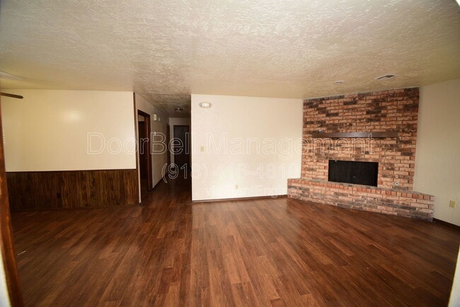 Building Photo - 746 W Commercial St