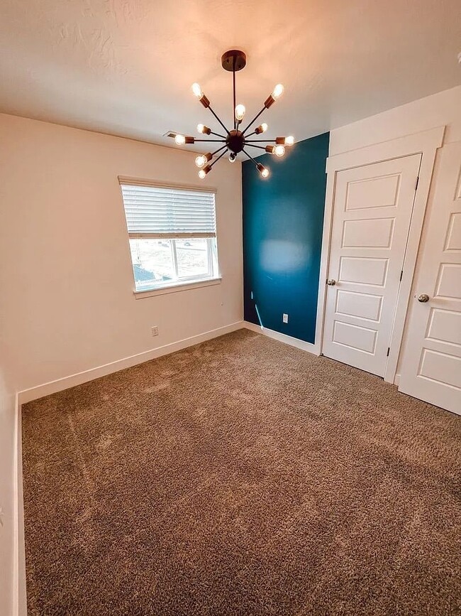 Building Photo - 7535 N Cottage Ln