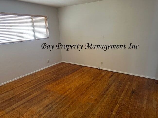 Building Photo - Lovely 3-Bedroom, 2-Bath Home Near Mission...
