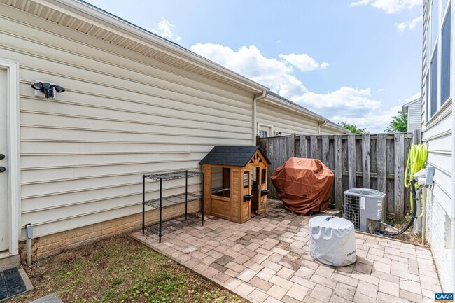 Building Photo - 2417 Abington Dr