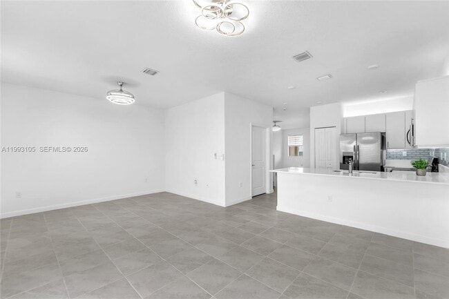 Building Photo - 2425 SE 28th Dr