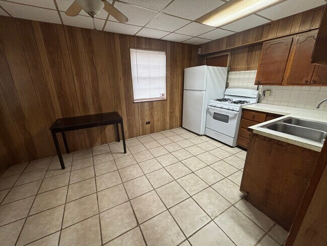 Building Photo - Madrid Court