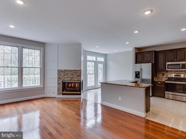 Building Photo - 9421 Van Arsdale Dr